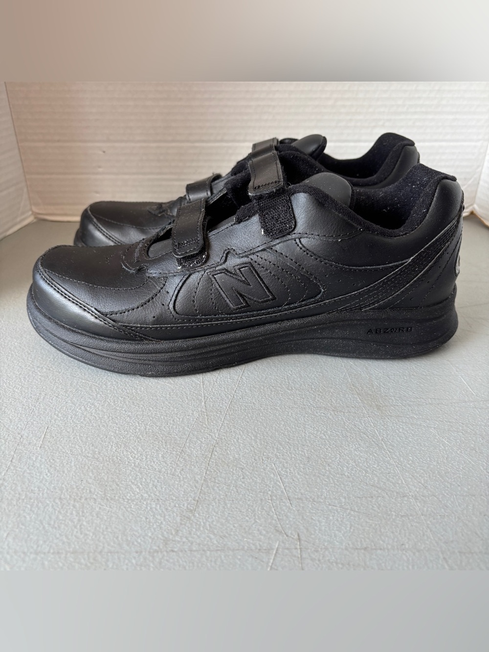 New Balance 577 Men's Walking Shoes Hook & Loop Size 10.5 U.S. Black